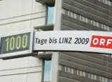 Die 1000-Tage-Uhr vor dem ORF Landesstudio Oberösterreich.