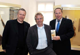 (f.r.t.l.) Peter Assmann (Director Schlossmuseum Linz), Daniel Cohn-Bendit (Publicist und Politician), Martin Heller (Linz09 Artistic Director)