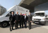 Mercedes Pappas / DI (FH) Georg Marchgraber (Transporter-Verkaufsleiter Pappas Linz), Dir. Helmut Salinger (Geschftsfhrer Pappas Linz), Martin Heller (Intendant Linz09), Dr. Walter Putschgl (kfm. Geschftsfhrer Linz09), Mag. Wolfgang Dumbck (Pkw-Verkaufsleiter Pappas Linz)<br />
