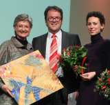 Preisverleihung in der Aula der Wissenschaften (von links): BFI-Geschftsfhrer Dr. Christoph Jungwirth, Bildungsministerin Dr. Claudia Schmied, Kulturlotsin Aldona Raichaudhuri